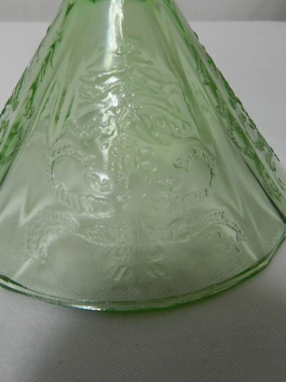 Federal Glass Madrid Vintage Depression Green Cone Shaped Footed bowl Set 4